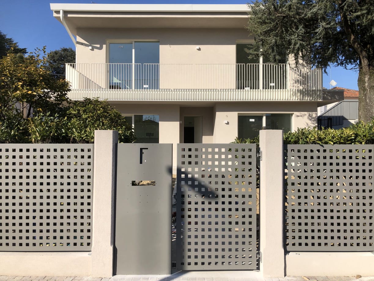 DOPO - Intervento di demolizione di edificio anni ’50 e ricostruzione con struttura lignea in pannelli di X-Lam